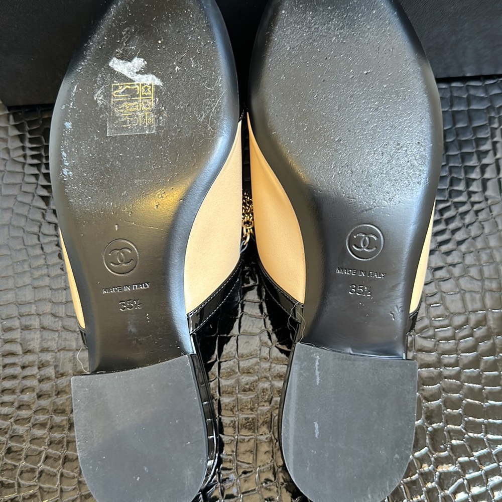 Stunning Chanel lamb skin mules. - Picture 6 of 9